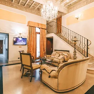 https://domus-florentiae.it-tuscanyhotel.com